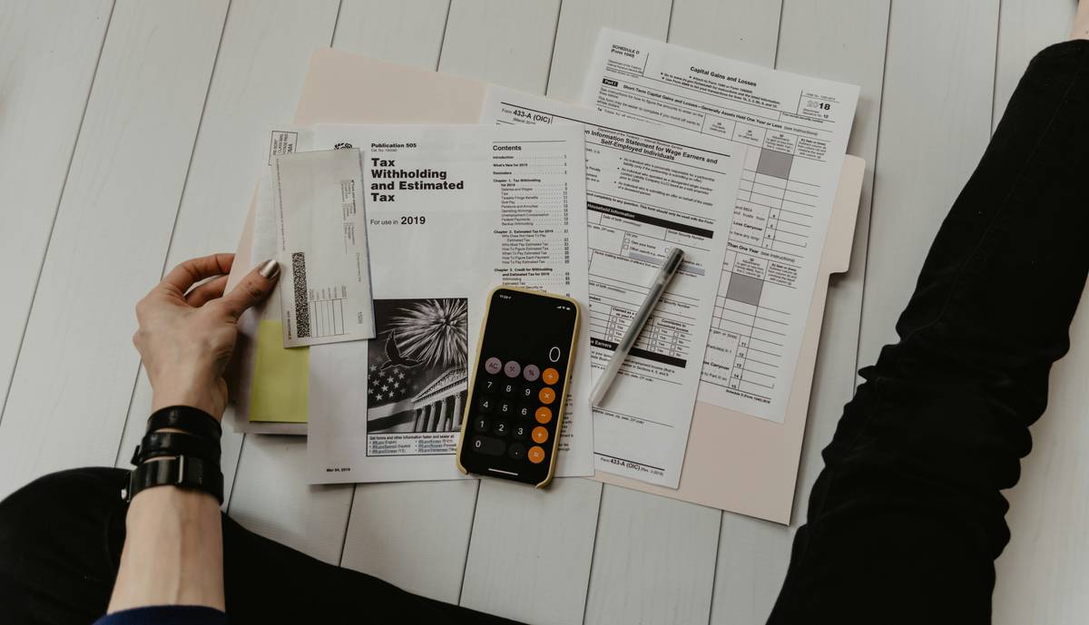 loan deferment apply guide showing checklist and calendar for submitting documents on time